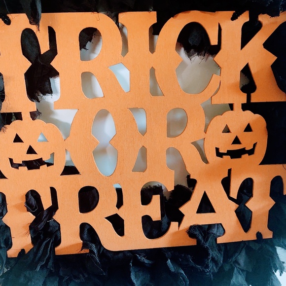 Hand Crafted Fabric Rag Wreath Trick or Treat Halloween Black Orange Pumpkin 17" - Picture 6 of 6